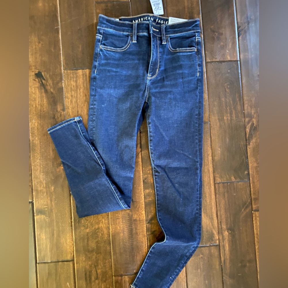 American Eagle Jeans young women